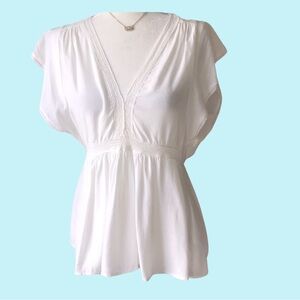 BOUTIQUE ITEM- Elegant White Women's Top